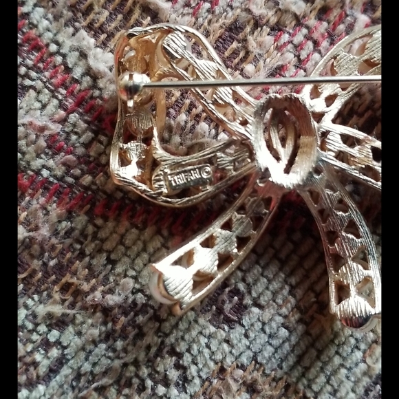 CROWN TRIFARI Pearl Bow Brooch Pin - Picture 2 of 14